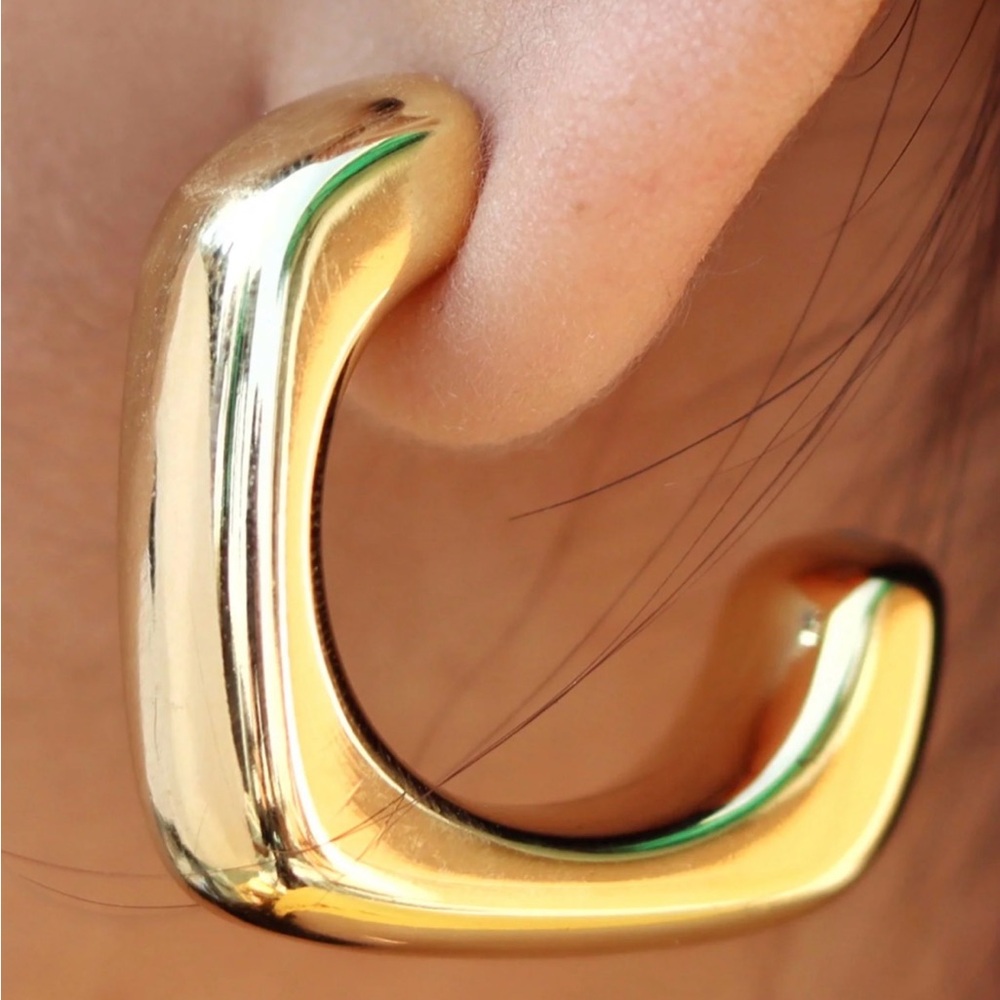 Elegant Gold Hoop Earrings